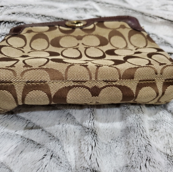 COACH JACQUARD AND BROWN LEATHER WRISLET - Picture 6 of 7